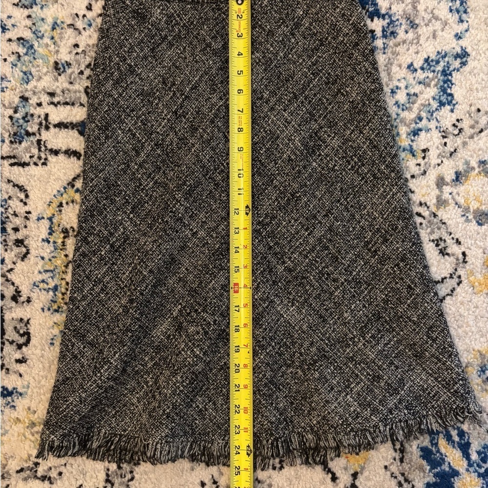 BCBG MaxAzria Elegant Gray Tweed Skirt - Picture 5 of 7